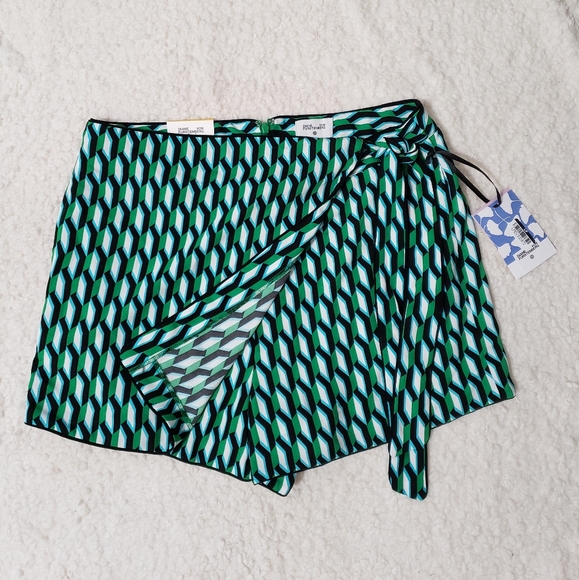 Set - DVF for Target Women's Crewneck Arrow GeoGreen LongSleeve Top & Mini Skort - Picture 6 of 13